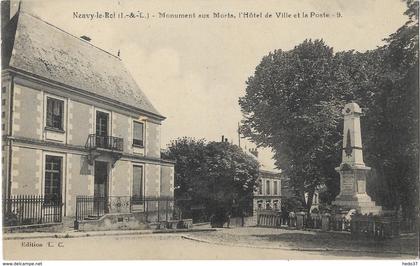 Neuvy-le-Roi - Monument aux Morts, l'Hôtel de Ville et la Poste