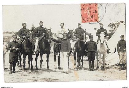 NIMES (30) carte photo camp groupe de militaires à cheval gros plan