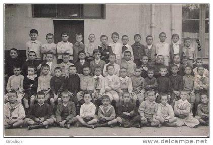 NIMES (GARD) ? CARTE PHOTO CLASSE DE GARCONS (PHOTOGRAPHE REBOUL PHOTO NIMES)