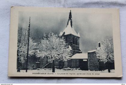 Noiretable, la place de l'église après une chute de neige, Loire 42