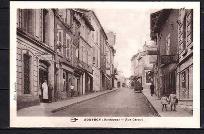 CPA 24 - Nontron (dordogne) - Rue Carnot - animée