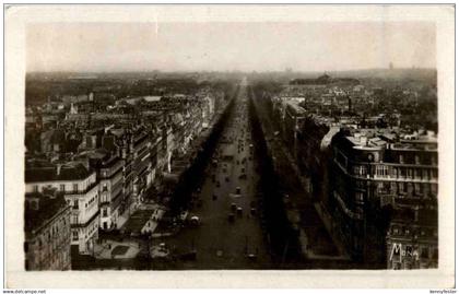 Paris - L Avenue des Champs Elysees