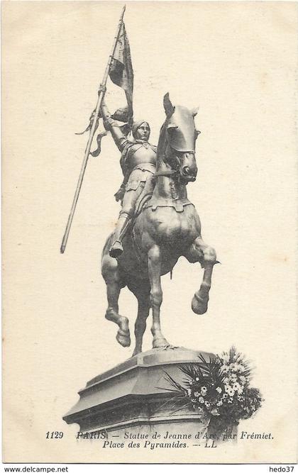 Paris - Statue Jeanne d'Arc - Place des Pyramides