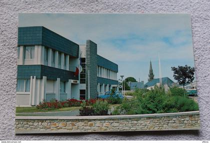 Cpm, Plouguerneau, les jardins de la mairie, au fond l'église, Finistère 29