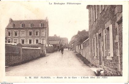 CPA Plouha Route de la Gare - L'Ecole libre des Filles