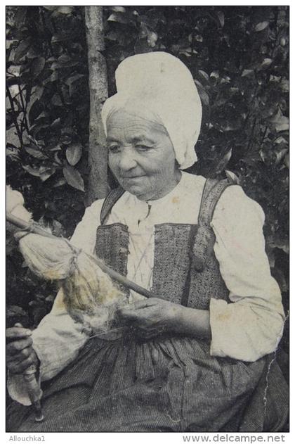 1905 RARE CPA Coiffes et costumes en Poitou-Charentes une des 22 régions adminis de France FILEUSE FEMME DE SAINTONGE