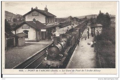 PONT DE L'ARCHE - La gare de Pont de l'Arche-Alizay - TRAIN