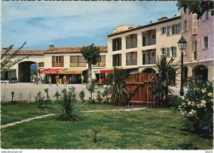 CPM GRIMAUD PORT-GRIMAUD - Place des 6 Canons (1114427)