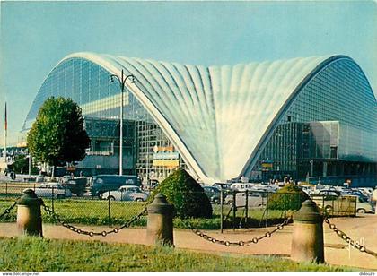 92 - Puteaux - Le Palais du Centre National des industries technique - Rond-Point de ta Défense à Puteaux - Automobiles