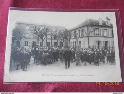 CPA - Puteaux - Institution Levadoux - Une Récréation