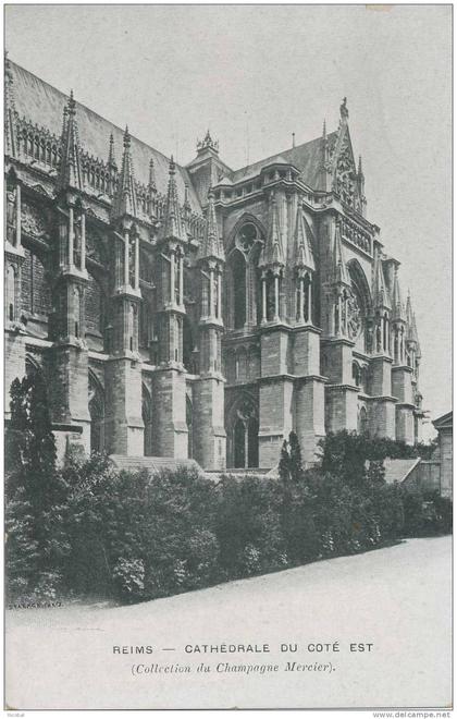 cp , 51 , REIMS , La Cathédrale du côté Est , ( Collection du Champagne Mercier )