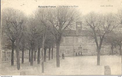 CPA Roissy-en-France La Mairie et la Place