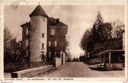 CPA ROYBON - La Gendarmerie - Un Coin des Remparts (434910)