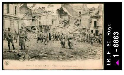 80 Roye - ROYE - La Place d'Armes - militaria ruine - ruine place d'armes - cpa -  /  D80D  K80685K  C70455C