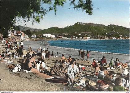 CPSM Saint-Cyr-sur-Mer Les Lecques Un coin de Plage