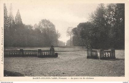 SAINT JULIEN L'ARS : LE PARC VU DU CHATEAU