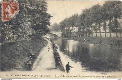 CPA Charenton St-Maurice Les pêcheurs au bord du canal vers le Pont de Charenton