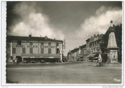 SAINT MAXIMIN LA SAINTE BAUME - Place Malherbes