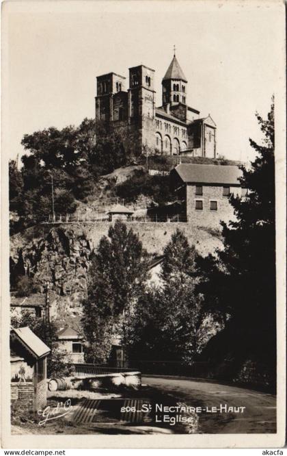 CPA SAINT-NECTAIRE SAINT-NECTAIRE-le-HAUT - L'Eglise (1253395)