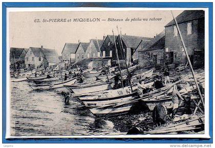 SAINT PIERRE et MIQUELON -- Bateaux de Pêche au retour