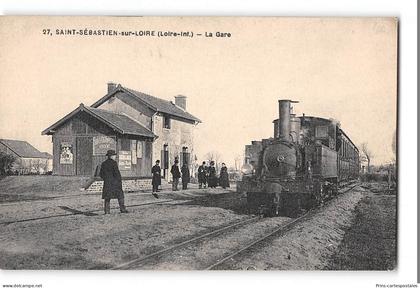 CPA 44 St Saint Sébastien sur Loire La Gare et le Train