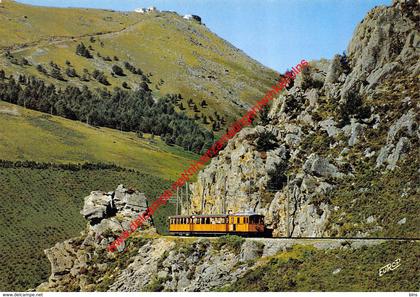 Le Train à Crémaillère au passage de la brèche - Sare - (64) Pyrénées-Atlantiques