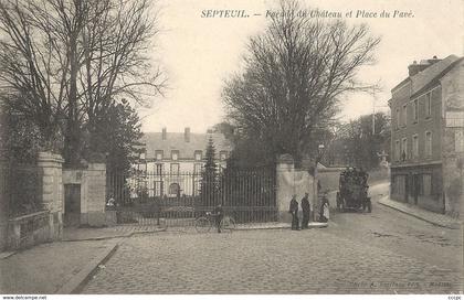 CPA Septeuil Façade du Château et Place du Pavé