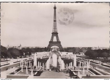 1951. FRANCE. Postcard PARIS. LA TOUR EIFFEL with 18 F cancelled PARIS 8-9-1951. - JF431780