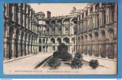 78 - St Germain en Laye - Cour intérieure du Chateau - Ecrite