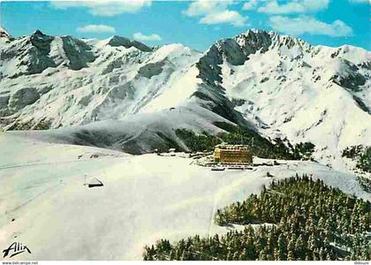 31 - Superbagnères - Le Plateau de Superbagnères - Au fond le Céciré et les sommets de la Vallée du Lys - Le Grand Hotel