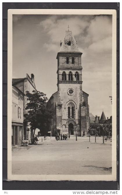 24 - Thiviers - L'Eglise - Carte Photo