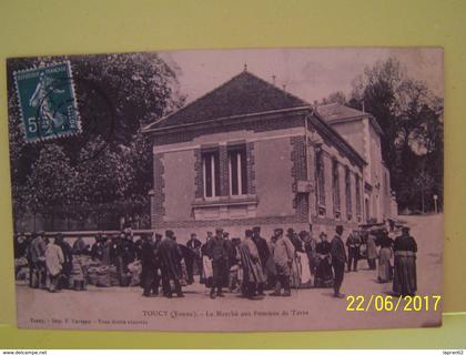 TOUCY (YONNE) LE MARCHE AUX POMMES DE TERRE.