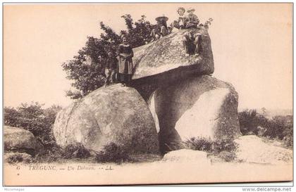 TRÉGUNC - Un Dolmen