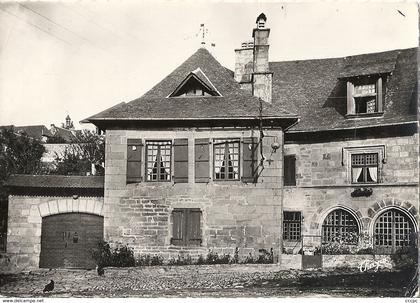 CPSM Treignac Une Vieille Maison Place des Pénitents