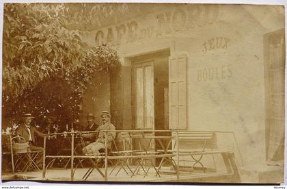 CARTE PHOTO DU CAFÉ DU NORD - TAMPON POSTAL DE TRÉVOUX