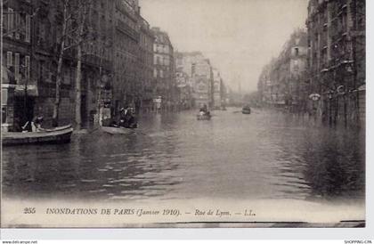 Paris Inondations 1910 - Rue de Lyon