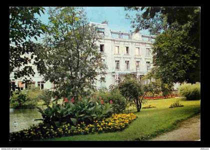 94 - Valenton - Château des Charmilles - Le mille pattes - Vue du Château des Charmilles prise du Parc - Fleurs - CPM -