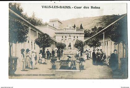 CPA-Carte Postale-France-Vals les Bains-Cour des Bains -VM15135