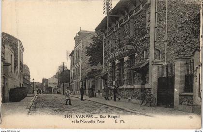 CPA VANVES - Rue Raspail et la Nouvelle Poste (44389)