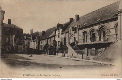 CPA VENDOME-Cour de lAbbaye (26629)