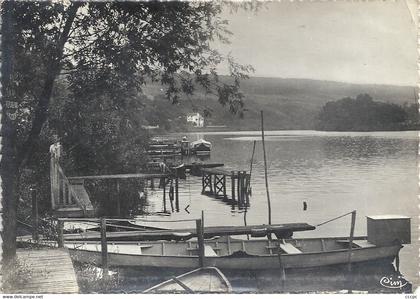 CPSM Vétheuil Bateaux de pêche