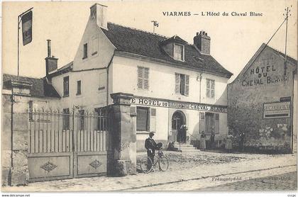 CPA Viarmes L'Hôtel du Cheval Blanc