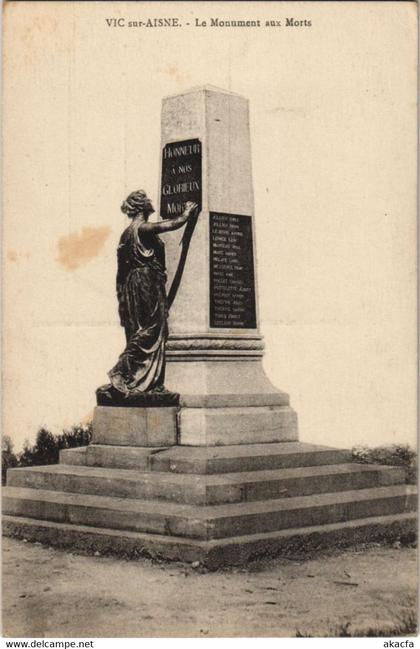 CPA Vic sur Aisne Le Monument aux Morts FRANCE (1052078)