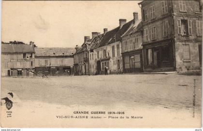 CPA Vic sur Aisne Place de la Mairie FRANCE (1052081)