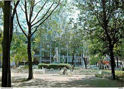 92 - Villeneuve la Garenne - Parc de la Mairie - Statue de Diane Chasseresse - Au fond : la Mairie - CPM - Voir Scans Re