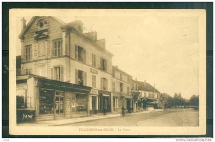 VILLENNES SUR SEINE - la place - dak202