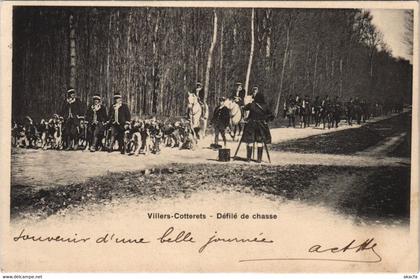 CPA Villers Cotterets Defile de chasse FRANCE (1052112)