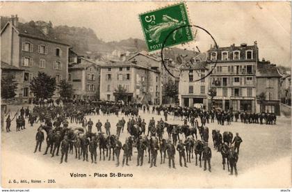 CPA Voiron - Place St-Bruno - Soldiers FRANCE (961517)