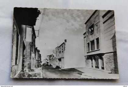 Cpm, Volvic, la salle des fêtes, Puy de Dôme 63