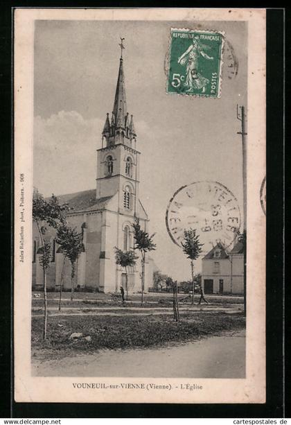 CPA Vouneuil-sur-Vienne, L`Eglise